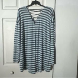 LIVI Activewear teal and gray long sleeve shirt